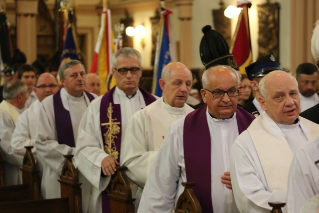 Ostatnie pożegnanie śp. ks. inf. Stanisława Dadaka w Wilamowicach