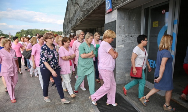 Pielęgniarki z CZD apelują o pomoc do premier