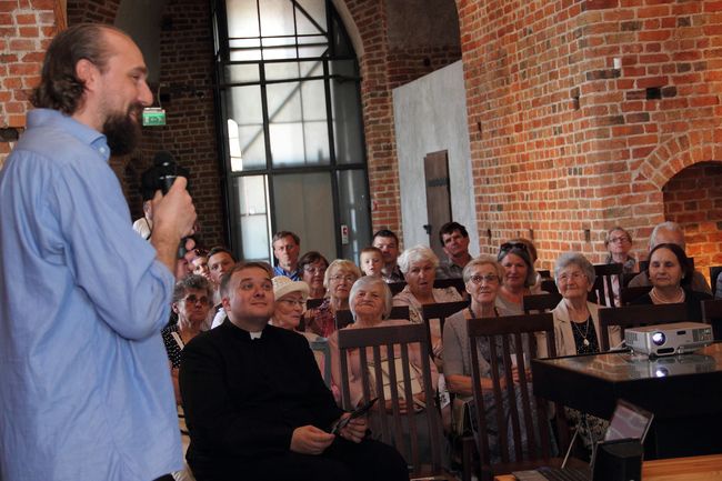 Wystawa "Daleko jest blisko" w Kołobrzegu