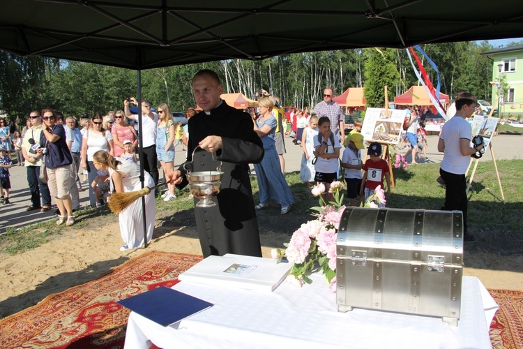 Poświęcenie placu pod budowę kościoła w Skierniewicach