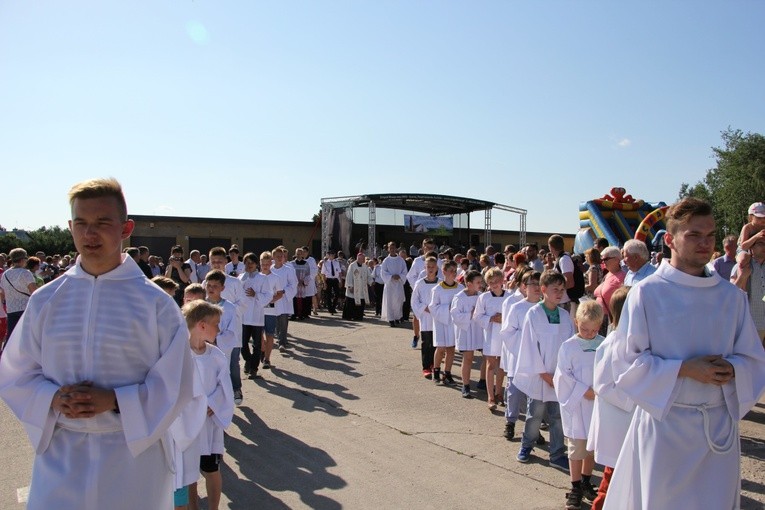 Poświęcenie placu pod budowę kościoła w Skierniewicach