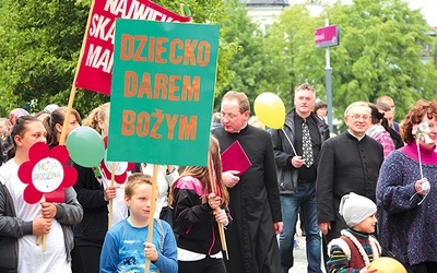 	Kutnowski marsz poparli proboszczowie miejscowych i okolicznych parafii. 