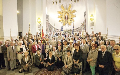 Członkowie AKAW w sanktuarium MB Łaskawej.