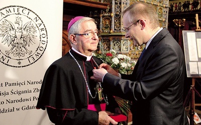 Abp Sławoj Leszek Głódź otrzymał w 2014 r.  w Dworze Artusa nagrodę, przyznaną po raz pierwszy przez Oddział IPN w Gdańsku.