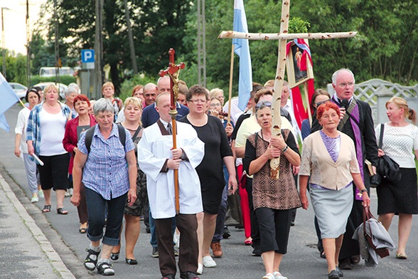 Na jubileusz w pielgrzymkach przyszli parafianie miejscowości filialnych, a także wierni z parafii w Ługach (na zdjęciu)