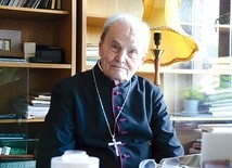 Abp Bolesław Pylak ma 95 lat i jest najstarszym polskim biskupem.
