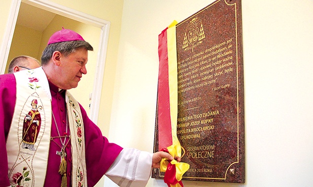Poświęcenie pamiątkowej tablicy przez metropolitę wrocławskiego odbyło się  16 czerwca 2015 roku.