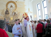 ▲	Bp Andrzej Jeż  22 maja poświęcił kaplicę cmentarną w Radomyślu Wielkim.