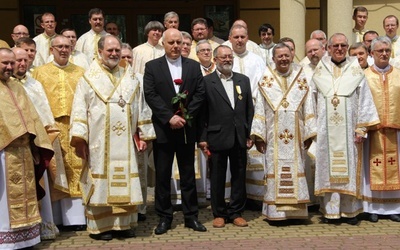 Do Turna przyjechało 56 duchownych. W środku: Bogdan Tchórz