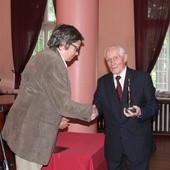 Laureat tegorocznego "Przaśnika" Edward Lemanowicz (z prawej) oraz prezes Towarzystwa Przyjaciół Ziemi Przasnyskiej Piotr Kaszubowski