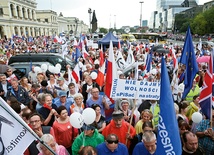 Demonstracja  KOD w Warszawie  w rocznicę wyborów  4 czerwca 1989 r.