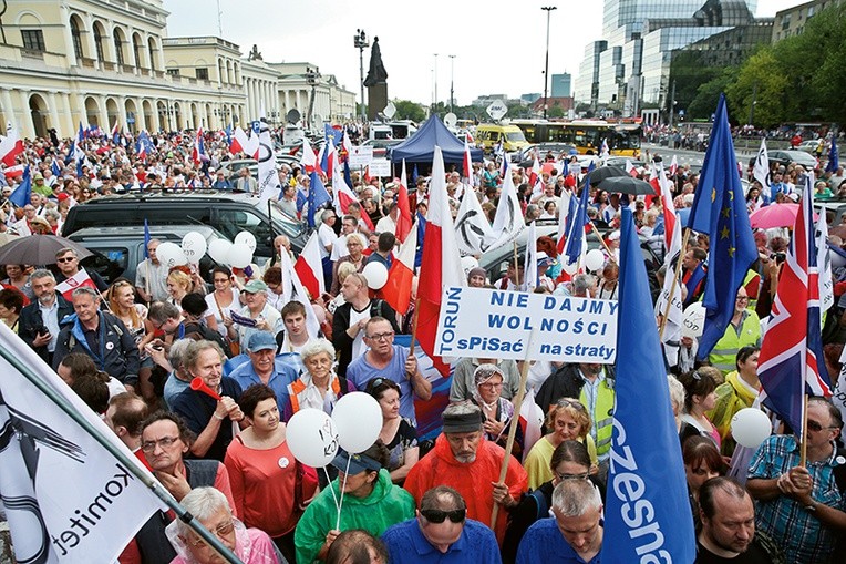 Demonstracja  KOD w Warszawie  w rocznicę wyborów  4 czerwca 1989 r.