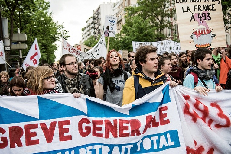 We Francji nie ustają protesty przeciwko zmianom w Kodeksie pracy. Na zdjęciu jedna z demonstracji w Paryżu.