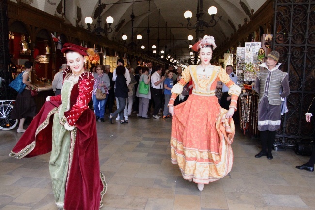 Happening Baletu Dworskiego "Cracovia Danza" w Sukiennicach