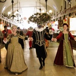 Happening Baletu Dworskiego "Cracovia Danza" w Sukiennicach