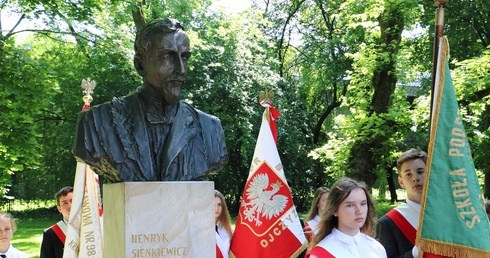 Pomniki wielkich pisarzy