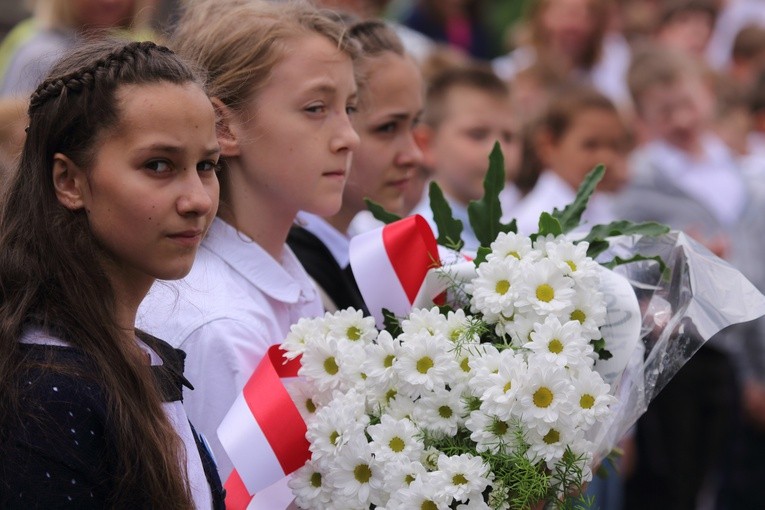 Jest szkoła im. Dziewięciu z Wujka