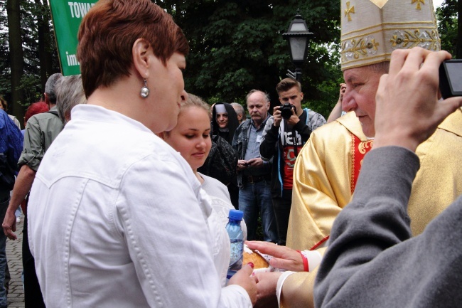 Talerz Miłosierdzia z Gwiazdami 