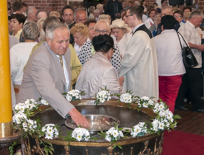 Celebracja odnowienia przyrzeczeń chrztu 