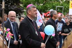 Wśród uczestników Marszu byli: bp Roman Pindel i senator Andrzej Kamiński