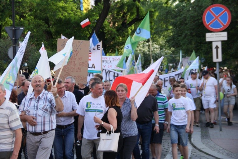 Biskupowi chodzi o zgodę i pokój