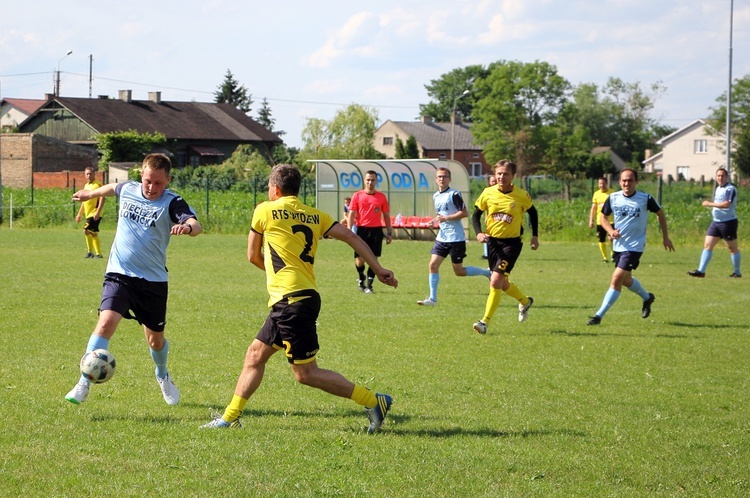 Mecz księży z oldbojami Widzewa Łódź