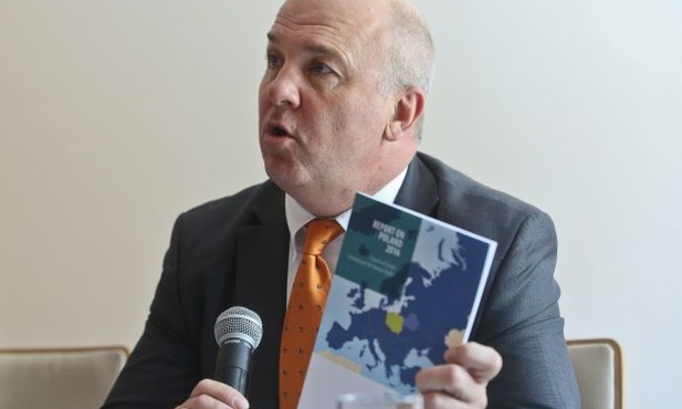 Komisarz Nils Muižnieks podczas prezentacji raportu