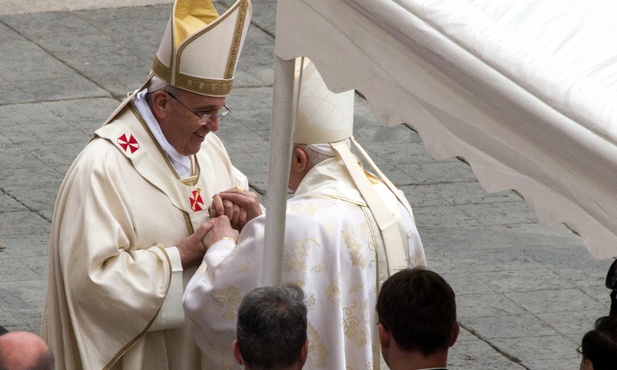Franciszek na 65-leciu święceń Benedykta XVI