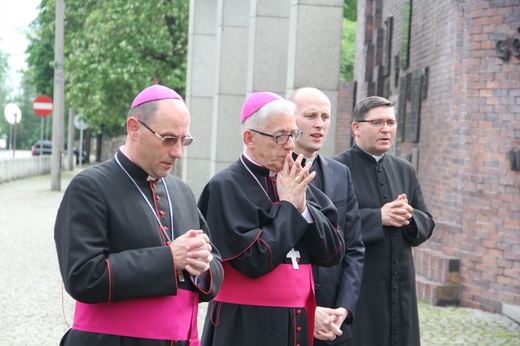 Wizyta prymasa Polski, abp. Wojciecha Polaka w KWK "Wujek"