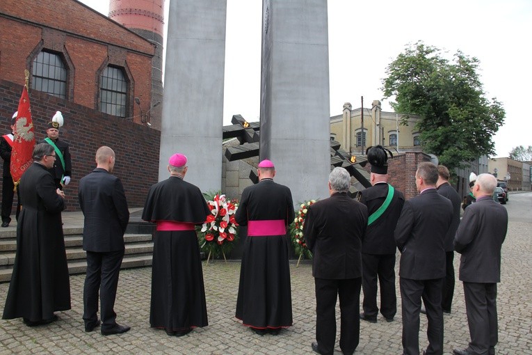 Wizyta prymasa Polski, abp. Wojciecha Polaka w KWK "Wujek"