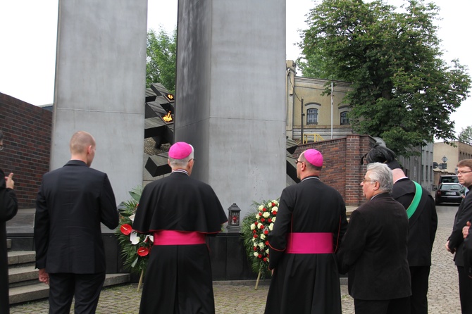 Wizyta prymasa Polski, abp. Wojciecha Polaka w KWK "Wujek"