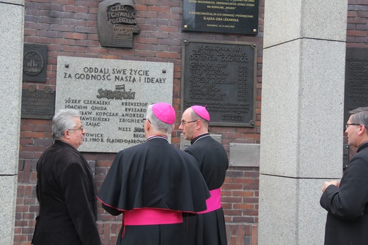 Wizyta prymasa Polski, abp. Wojciecha Polaka w KWK "Wujek"