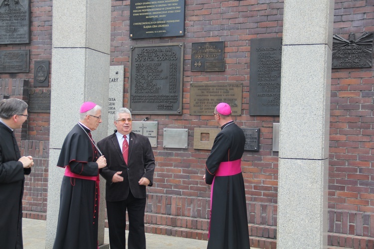 Wizyta prymasa Polski, abp. Wojciecha Polaka w KWK "Wujek"