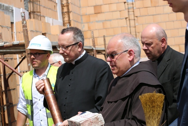 Wmurowanie kamienia węgielnego w Domu św. Józefa w Andrychowie