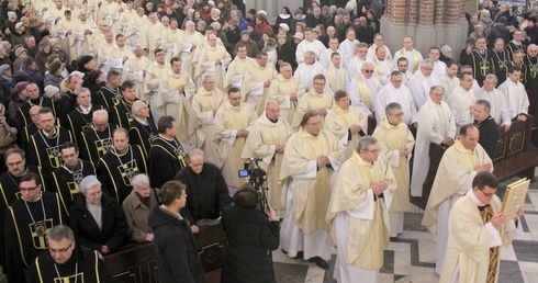 Wakacje dla wielu kapłanów są czasem przeprowadzek i zmiany miejsca duszpasterskiej posługi