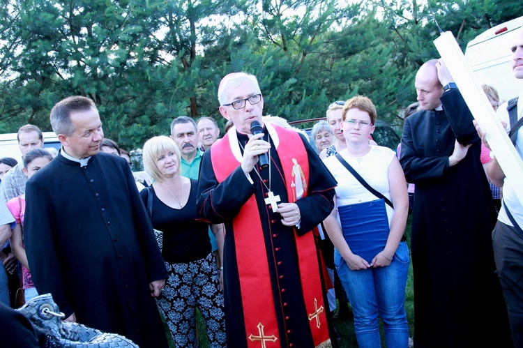 Droga krzyżowa w Wał Rudzie