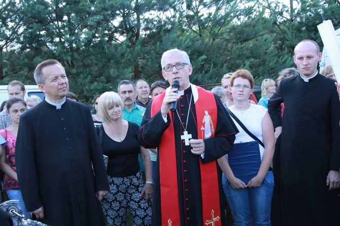 Droga krzyżowa w Wał Rudzie