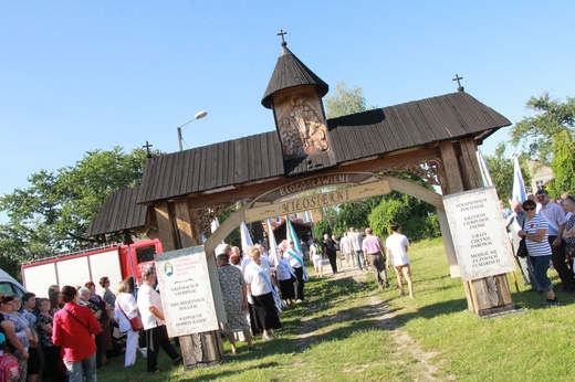 Droga krzyżowa w Wał Rudzie