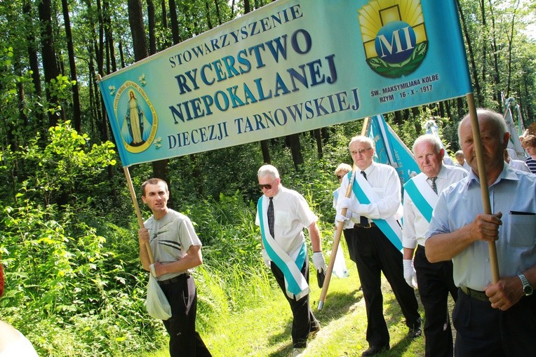 Droga krzyżowa w Wał Rudzie