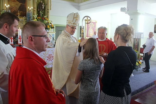 Bierzmowanie i jubileusz w Tomisławiu