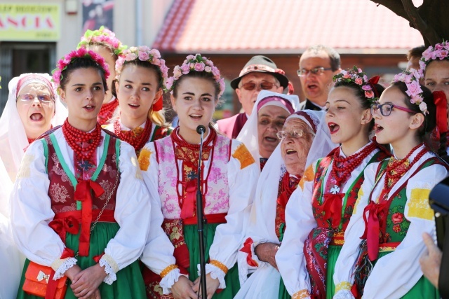 Poświęcenie pomnika św. abp. Bilczewskiego w Wilamowicach