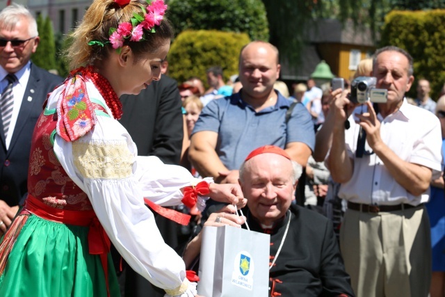 Poświęcenie pomnika św. abp. Bilczewskiego w Wilamowicach