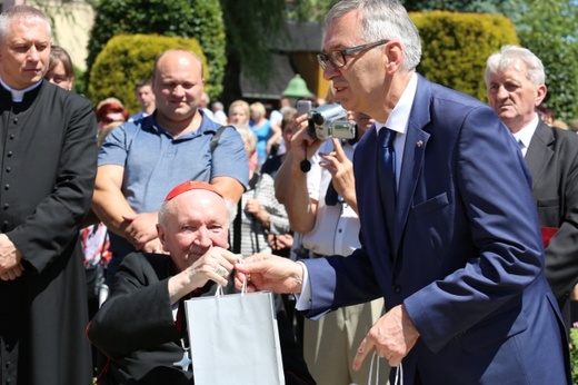 Poświęcenie pomnika św. abp. Bilczewskiego w Wilamowicach