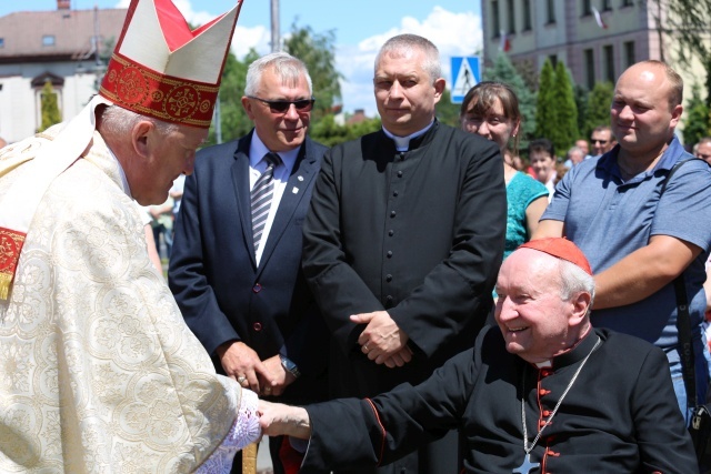 Poświęcenie pomnika św. abp. Bilczewskiego w Wilamowicach