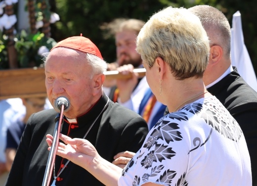 Poświęcenie pomnika św. abp. Bilczewskiego w Wilamowicach