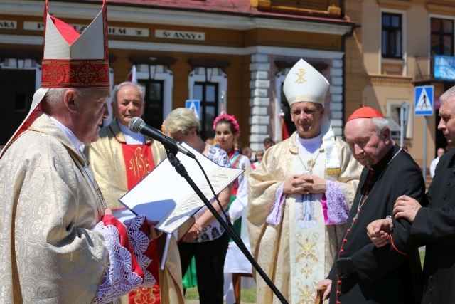 Poświęcenie pomnika św. abp. Bilczewskiego w Wilamowicach