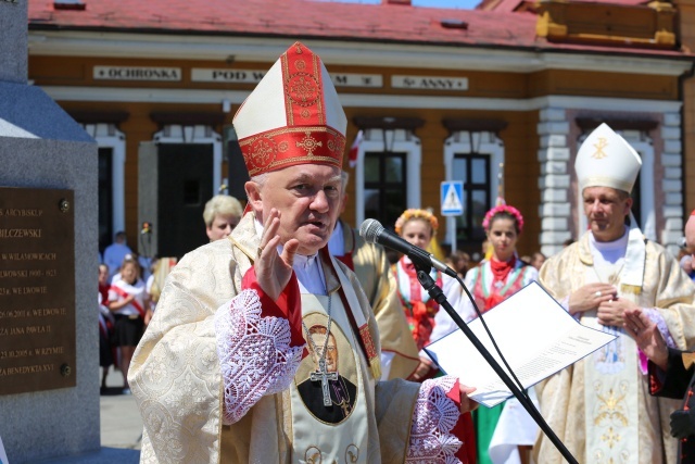 Poświęcenie pomnika św. abp. Bilczewskiego w Wilamowicach