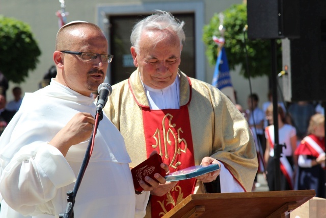 Poświęcenie pomnika św. abp. Bilczewskiego w Wilamowicach