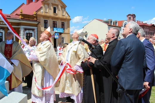 Poświęcenie pomnika św. abp. Bilczewskiego w Wilamowicach