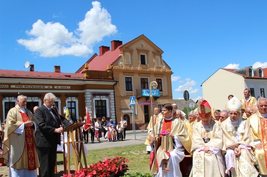 Poświęcenie pomnika św. abp. Bilczewskiego w Wilamowicach